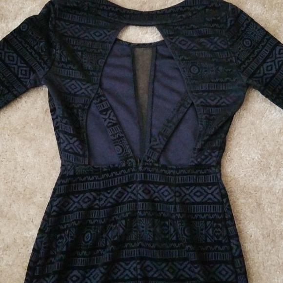 Mid- Sleeve Tribal Pattern dress - Picture 3 of 4